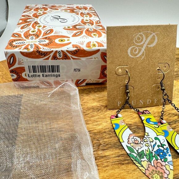 Plunder Jewelry Lottie Earrings Floral Pattern Dangle Boho Chic Vintage Style - Picture 4 of 4